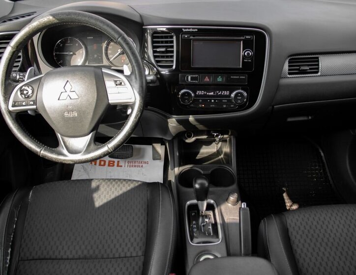 Mitsubishi Outlander SUV / Terénní 2,3 l 110 kw