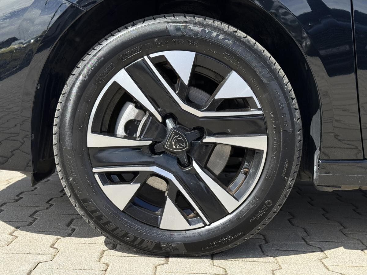 Peugeot 208 Hatchback 1,2 l 74 kw