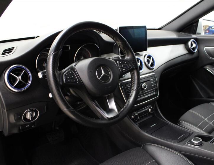 Mercedes-Benz CLA 9