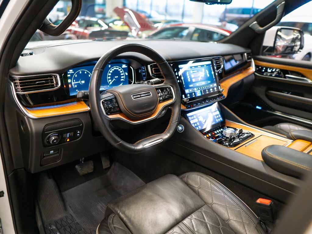 Jeep Grand Wagoneer SUV 6,4 l 351 kw