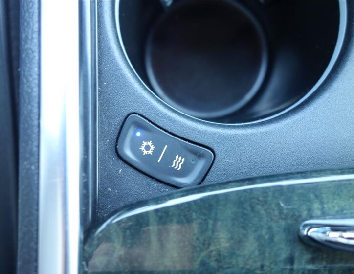 Lancia Thema Sedan / Limuzína 3,0 l 140 kw