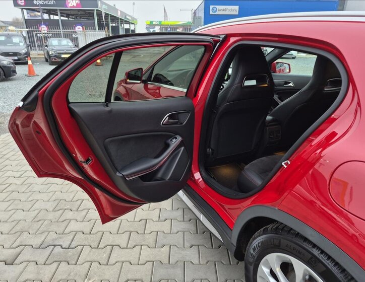 Mercedes-Benz GLA SUV 1,6 l 115 kw