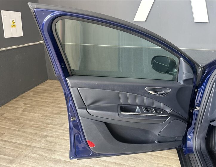 Lancia Delta Hatchback 1,6 l 88 kw