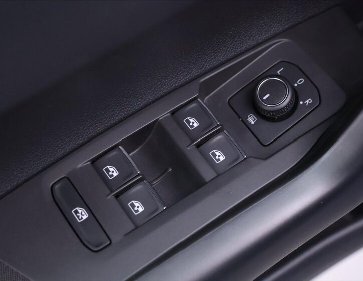 Volkswagen Polo Hatchback 999,0 70 kw