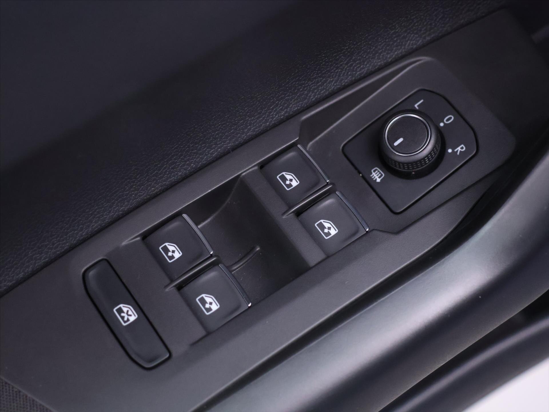 Volkswagen Polo Hatchback 999,0 70 kw