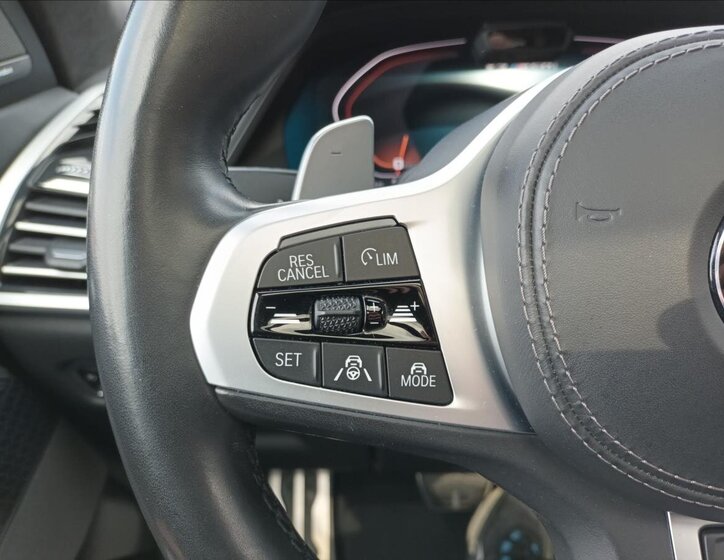 BMW X7 SUV / Terénní 4,4 l 390 kw