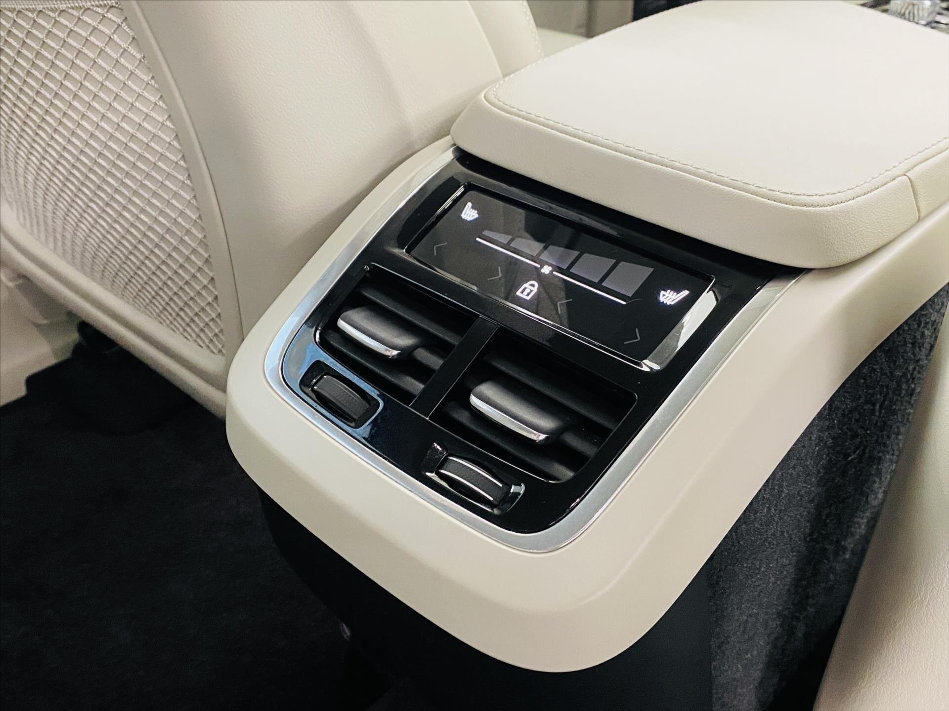 Volvo XC90 SUV / Terénní 2,0 l 173 kw