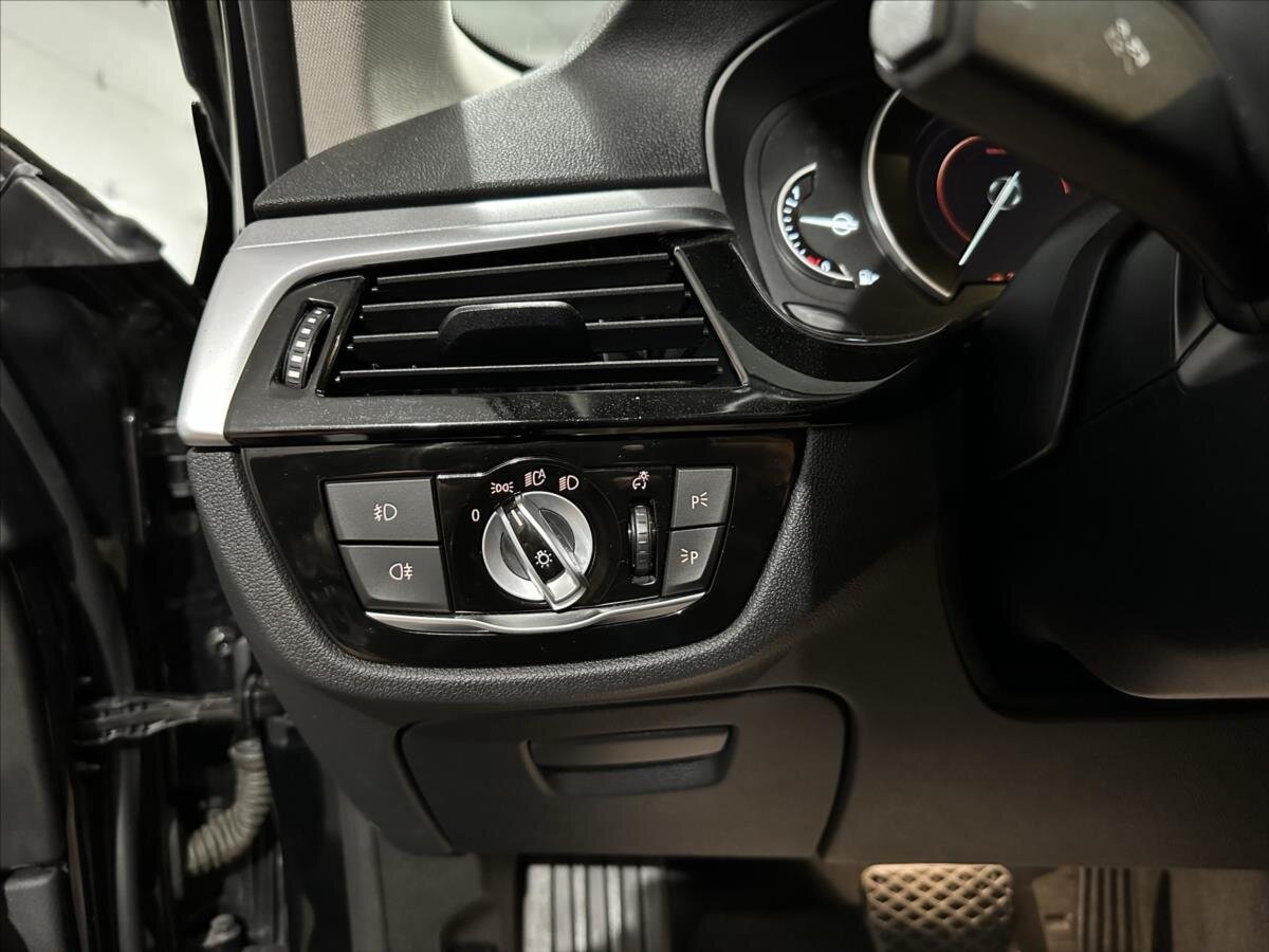 BMW Řada 5 Sedan / Limuzína 2,0 l 135 kw