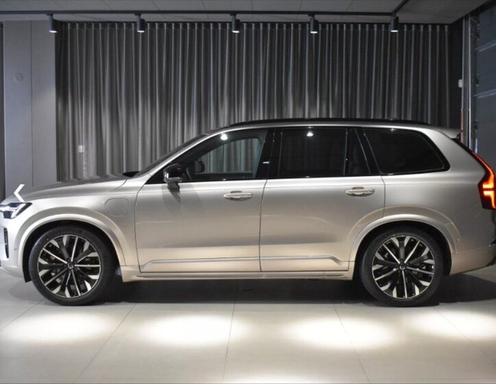 Volvo XC90 SUV / Terénní 2,0 l 335 kw