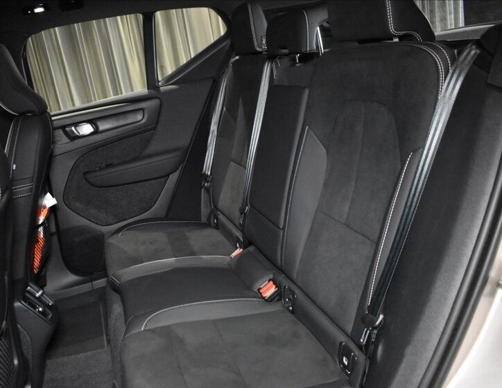 Volvo XC40 SUV / Terénní 2,0 l 145 kw