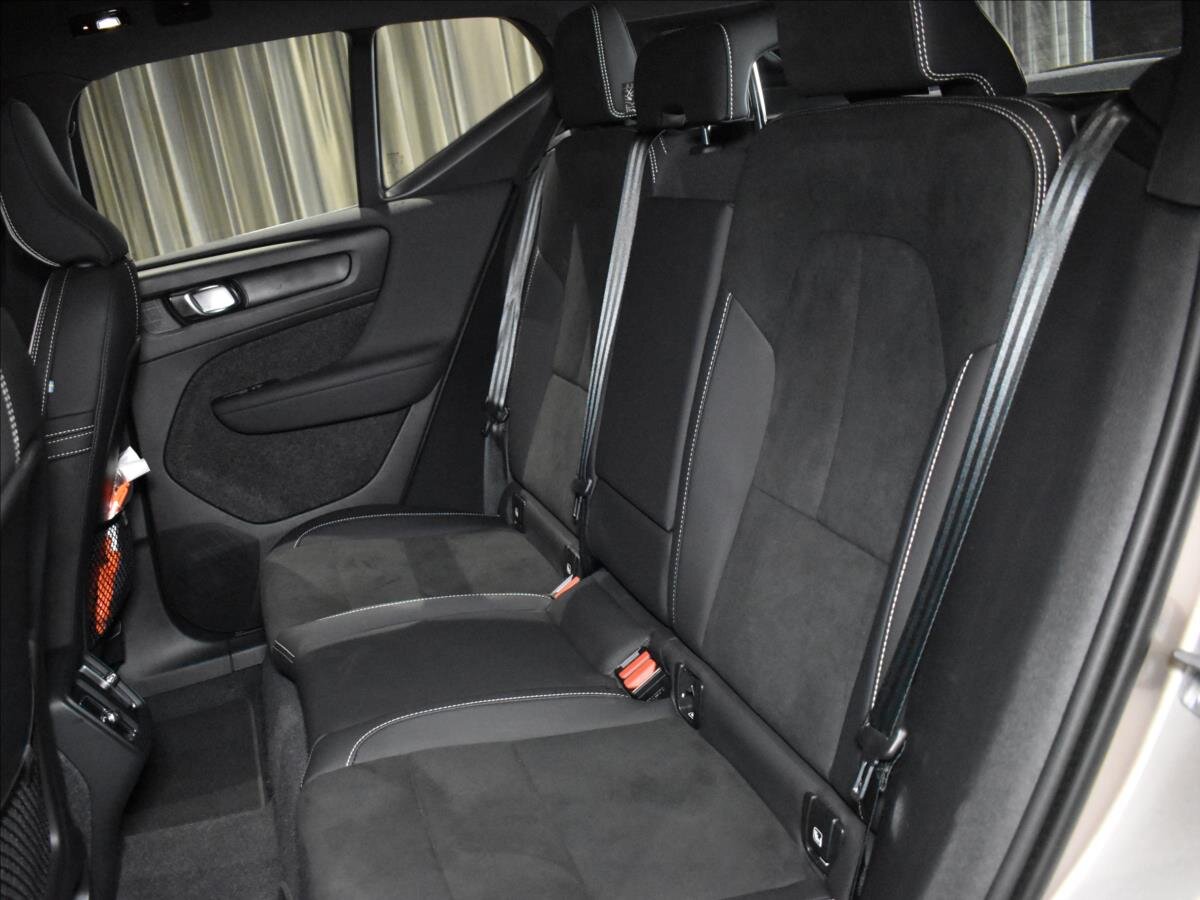 Volvo XC40 SUV / Terénní 2,0 l 145 kw