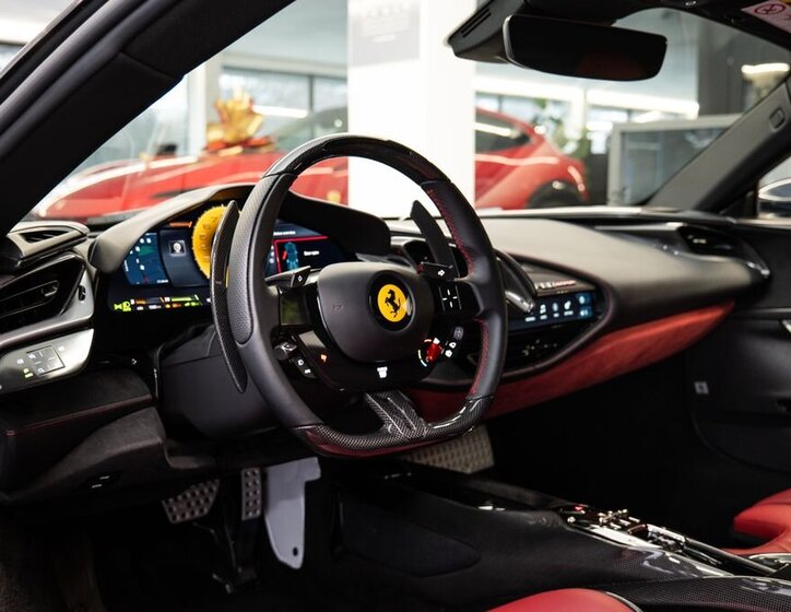 Ferrari SF90 Kupé 4,0 l 736 kw