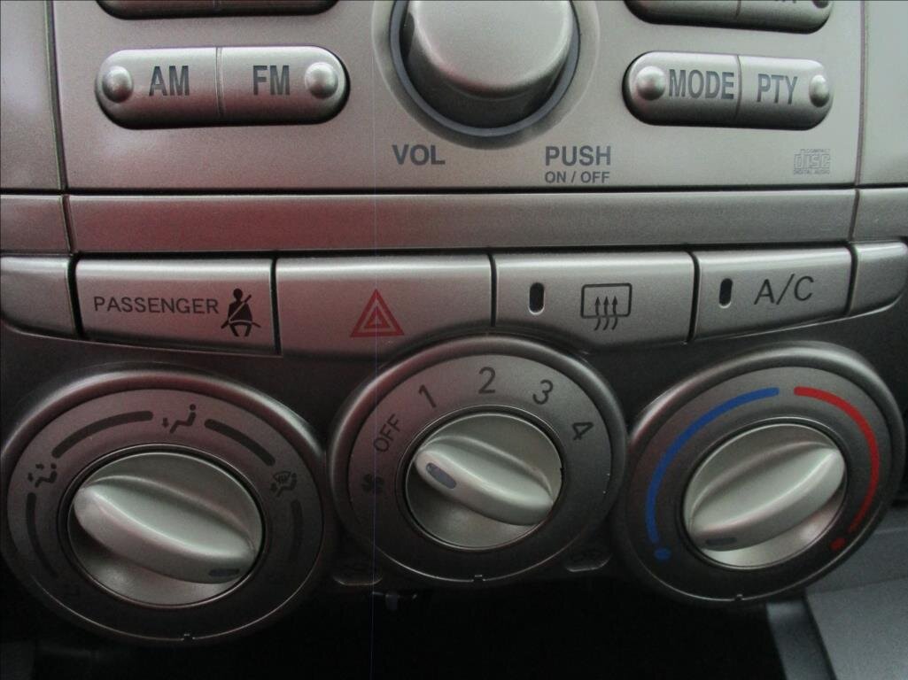 Subaru Justy Hatchback 998,0 51 kw