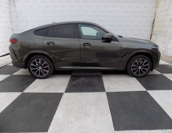 BMW X6 SUV 3,0 l 210 kw