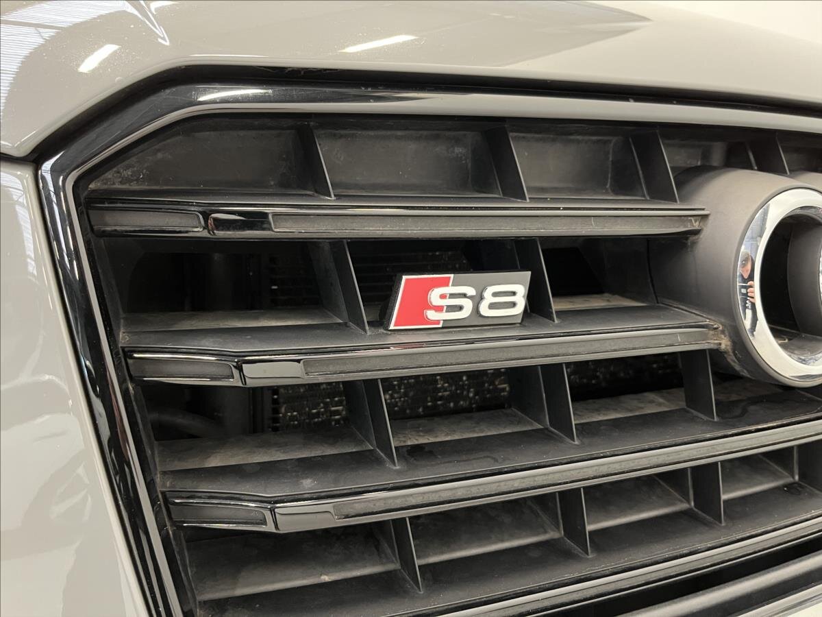 Audi S8 Sedan / Limuzína 4,0 l 445 kw