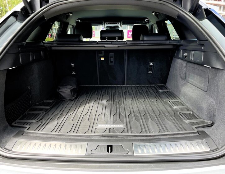 Land Rover Range Rover Velar SUV / Terénní 2,0 l 150 kw