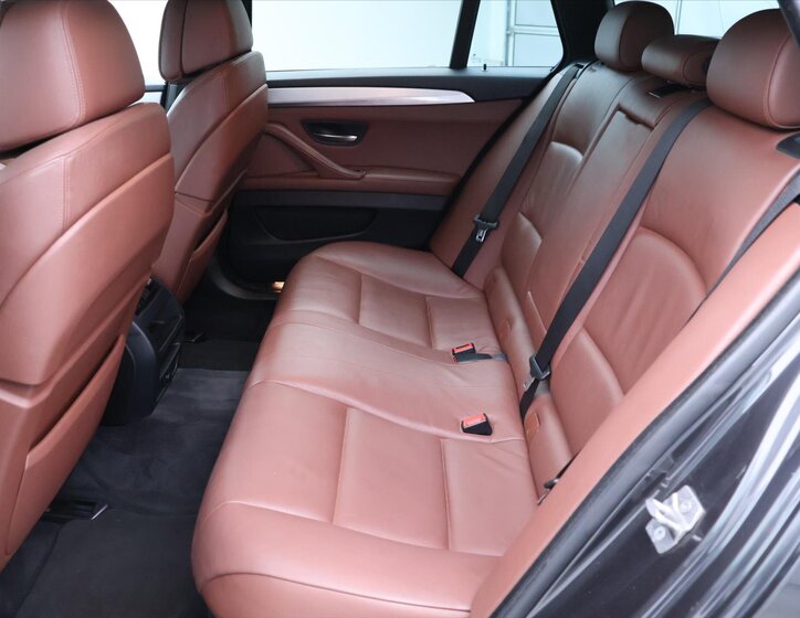 BMW Řada 5 Kombi 3,0 l 190 kw