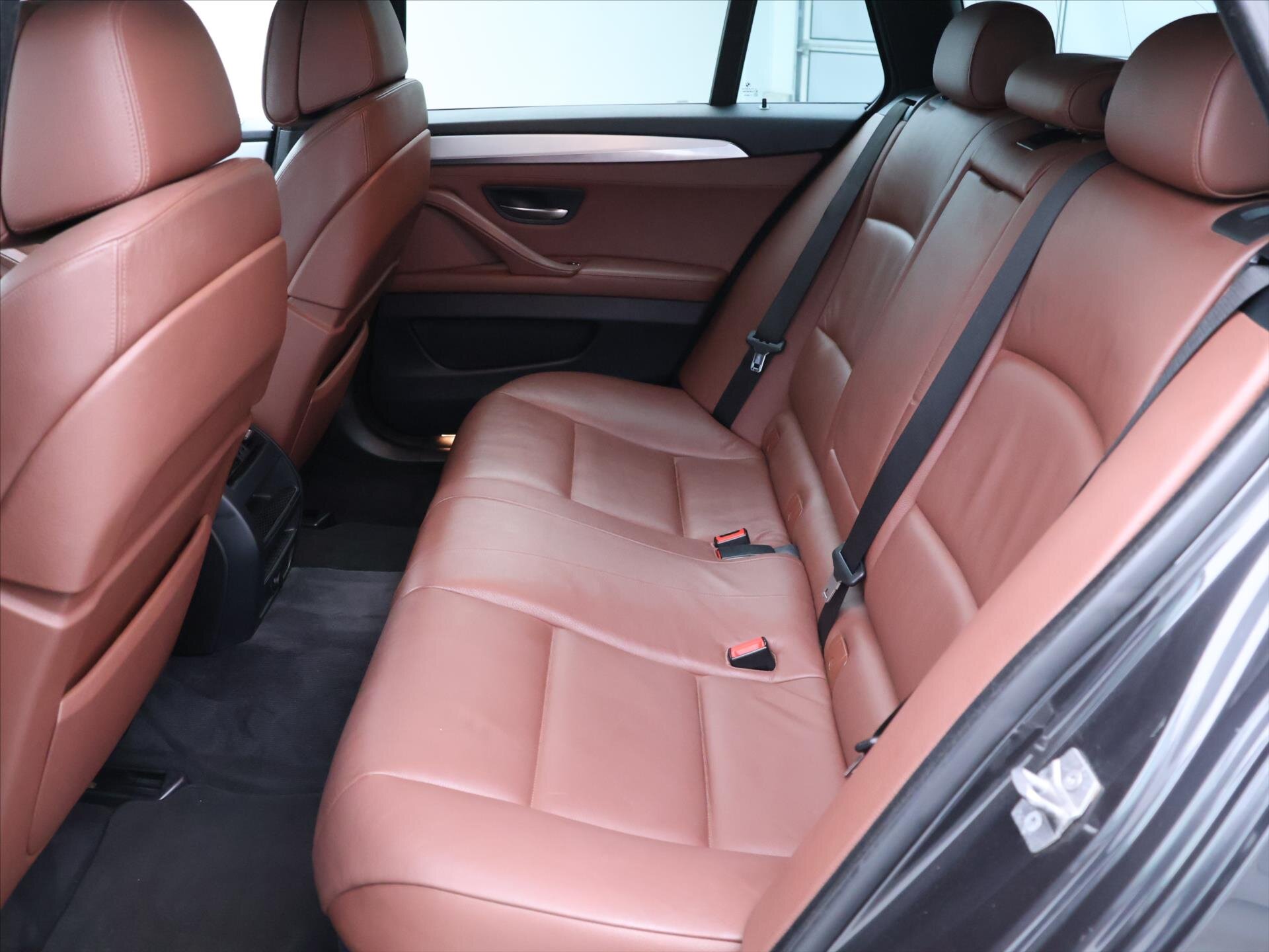 BMW Řada 5 Kombi 3,0 l 190 kw