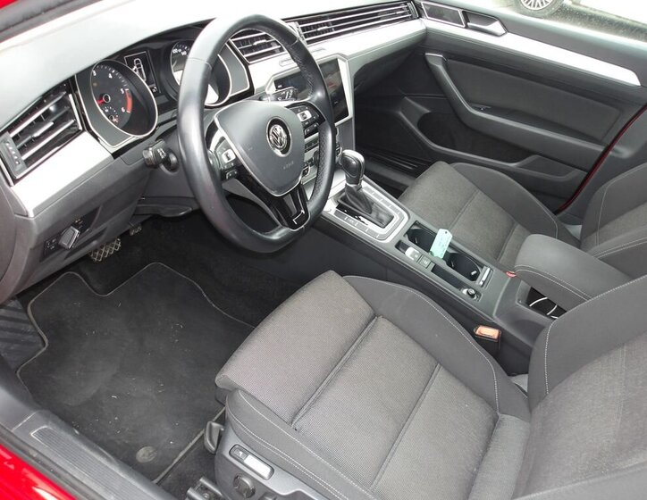 Volkswagen Passat Kombi 1,6 l 88 kw