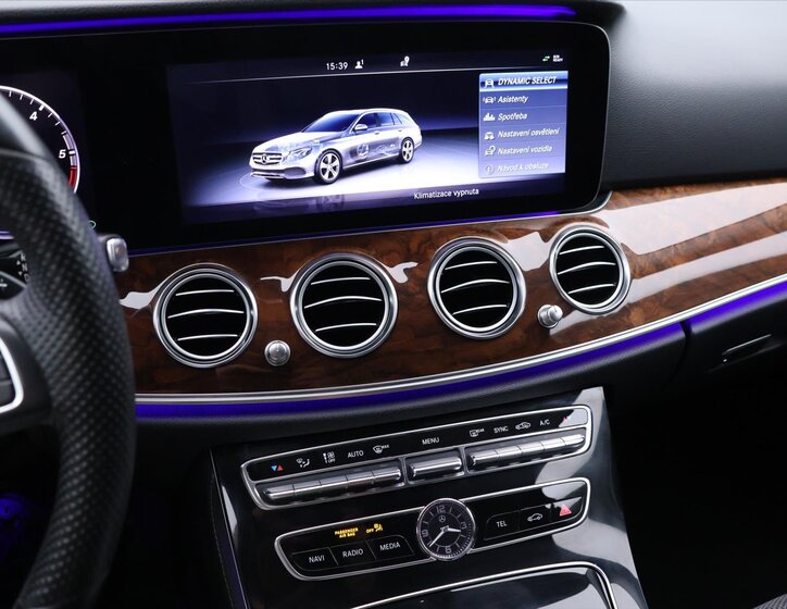 Mercedes-Benz Třídy E 30