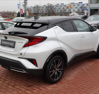 Toyota C-HR 4