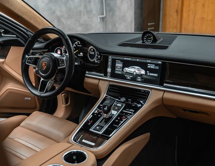 Porsche Panamera 22
