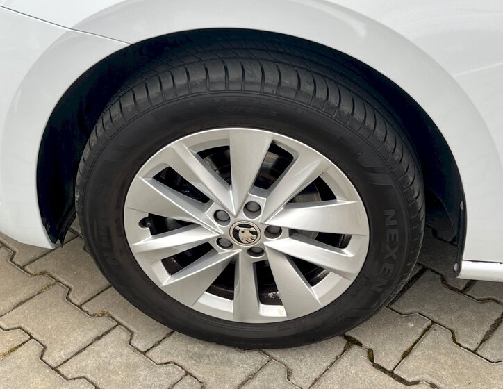 Škoda Scala Hatchback 1,0 l 85 kw