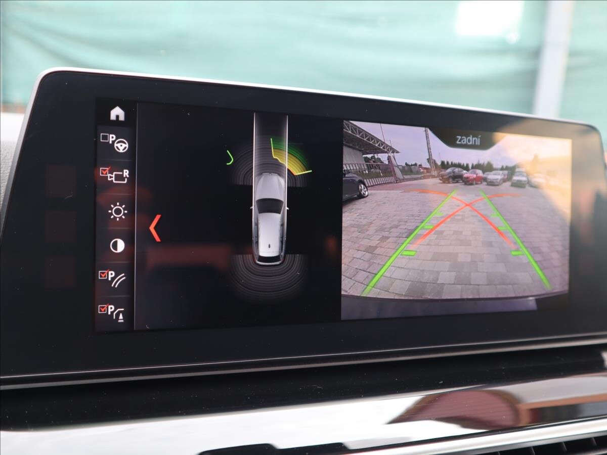 BMW Řada 5 Kombi 3,0 l 195 kw