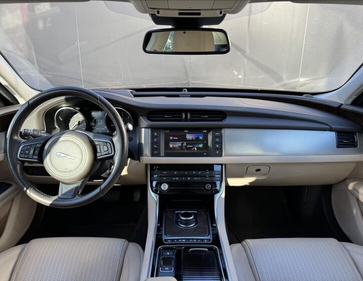 Jaguar XF Sedan 2,0 l 132 kw