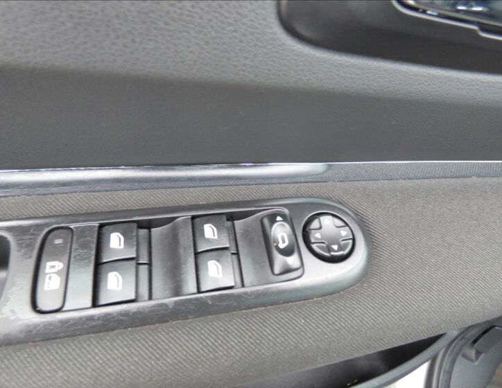 Peugeot 5008 MPV 1,6 l 88 kw