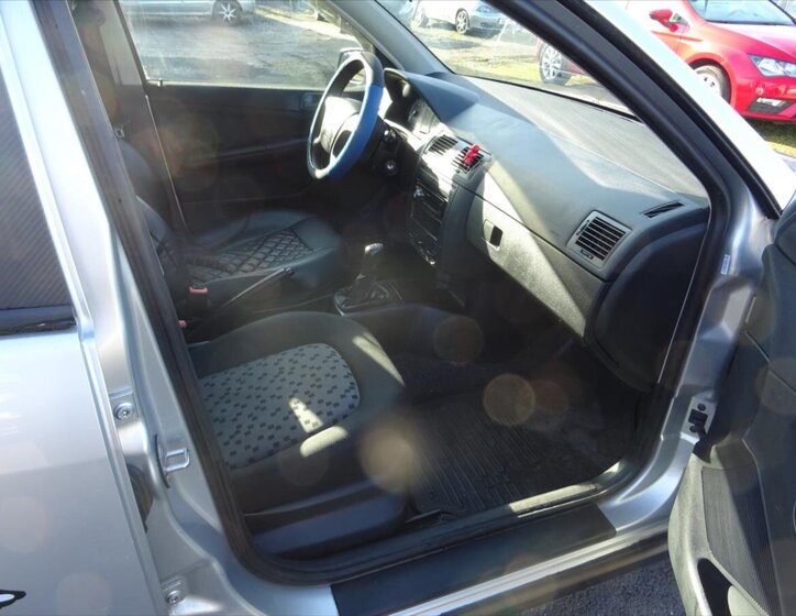 Škoda Fabia Sedan / Limuzína 1,2 l 47 kw