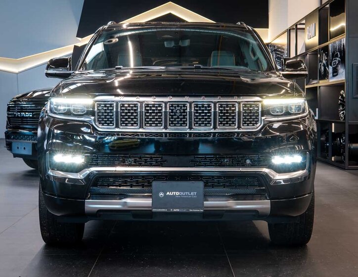 Jeep Grand Wagoneer 10