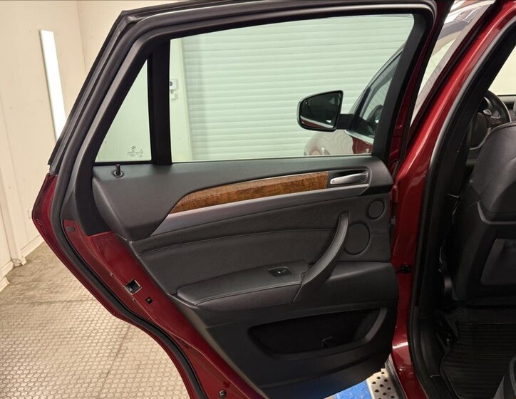 BMW X6 SUV 3,0 l 225 kw