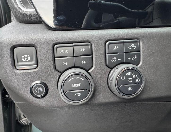 Chevrolet Silverado 21