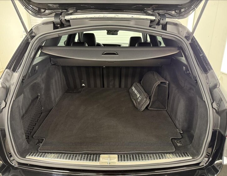 Mercedes-Benz Třídy E 33