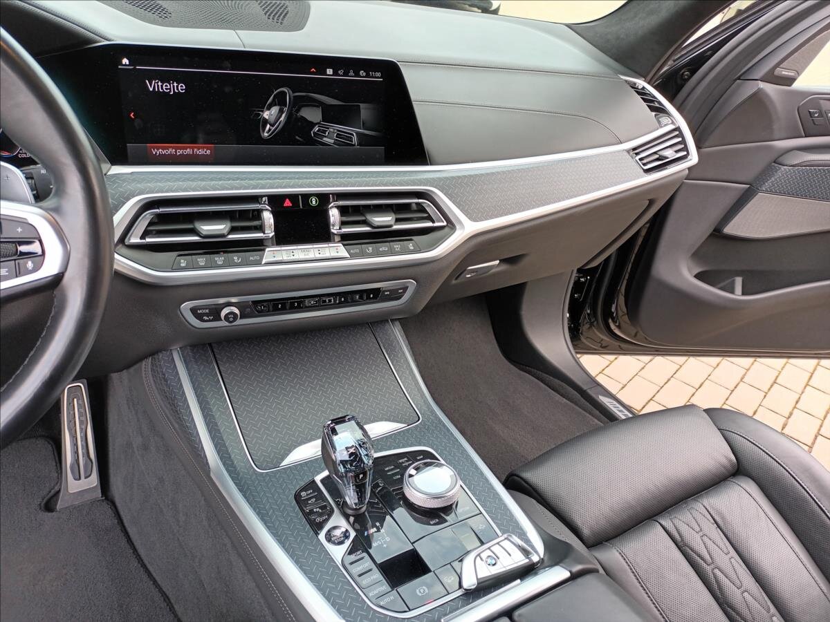 BMW X7 SUV / Terénní 4,4 l 390 kw