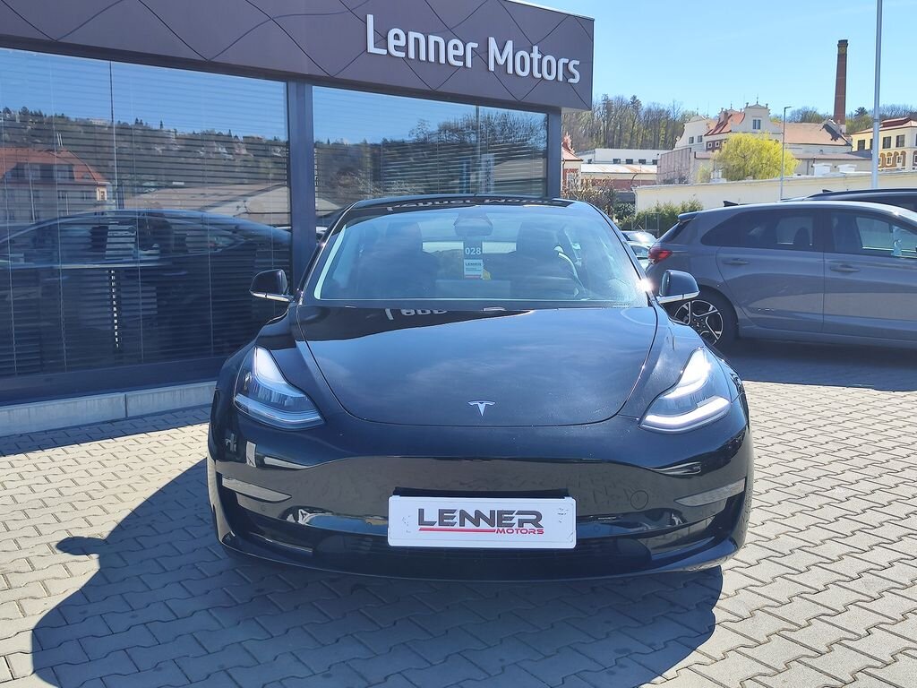 Tesla Model 3 Sedan / Limuzína 0,0 155 kw