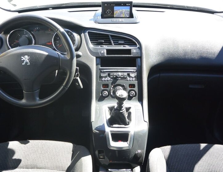 Peugeot 5008 MPV 1,6 l 88 kw