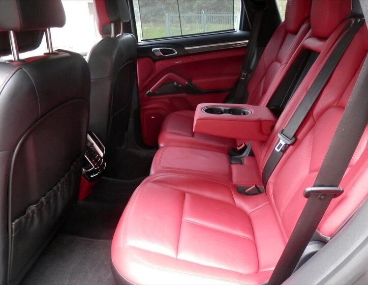 Porsche Cayenne SUV 4,1 l 281 kw