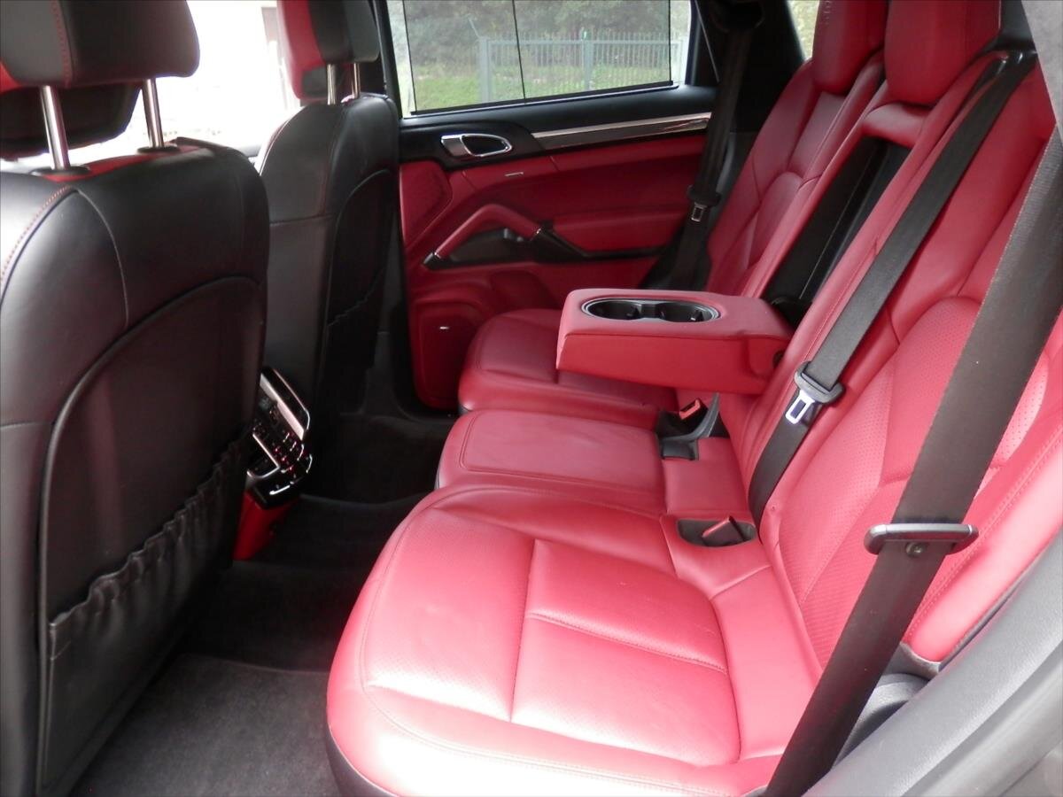 Porsche Cayenne SUV 4,1 l 281 kw