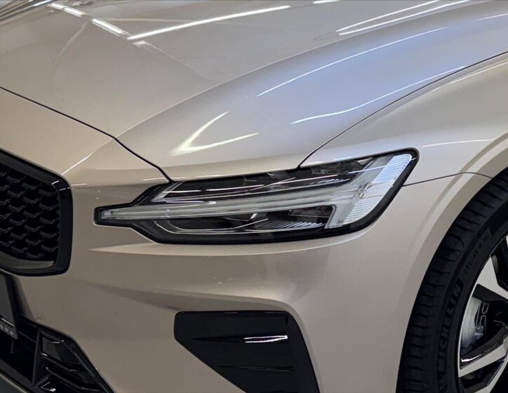 Volvo V60 Kombi 2,0 l 145 kw