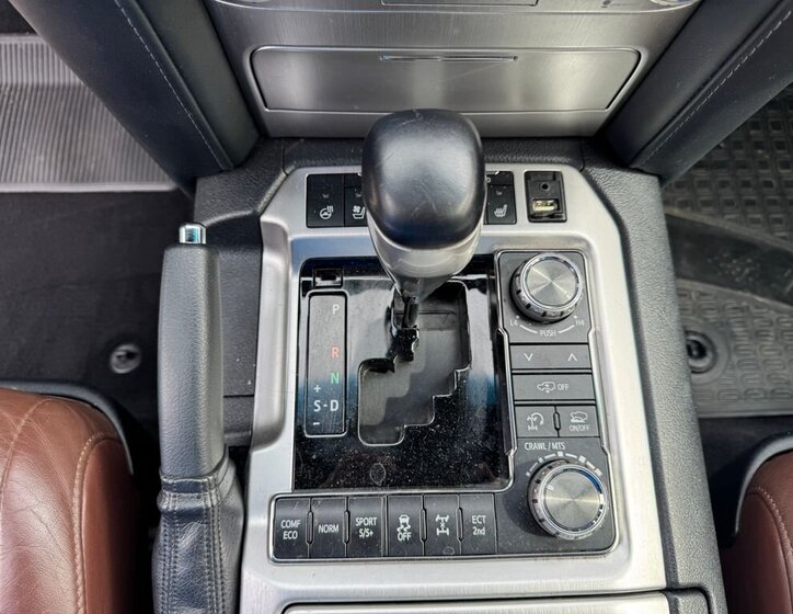 Toyota Land Cruiser SUV / Terénní 4,5 l 186 kw