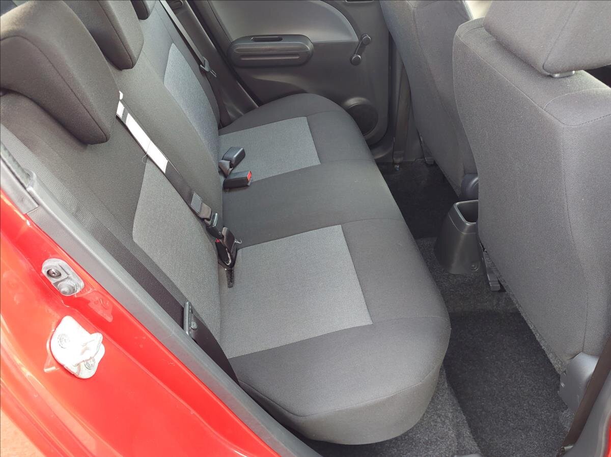 Suzuki Splash Hatchback 996,0 48 kw