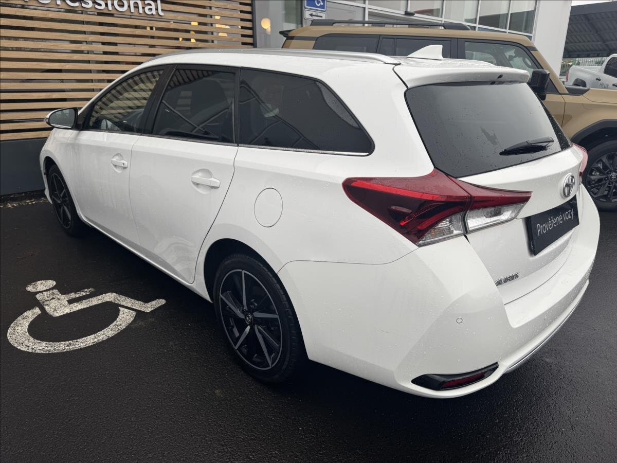 Toyota Auris Kombi 1,6 l 97 kw