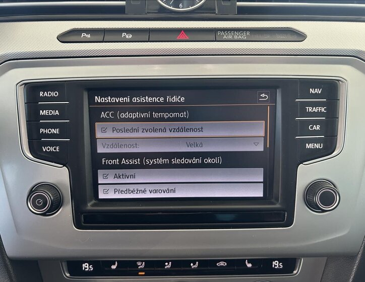 Volkswagen Passat Sedan / Limuzína 1,4 l 110 kw