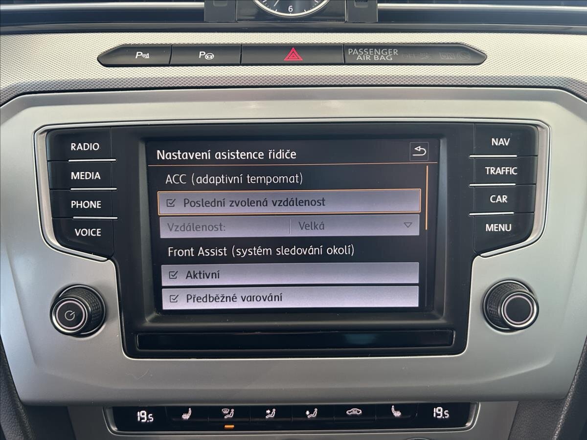 Volkswagen Passat Sedan / Limuzína 1,4 l 110 kw