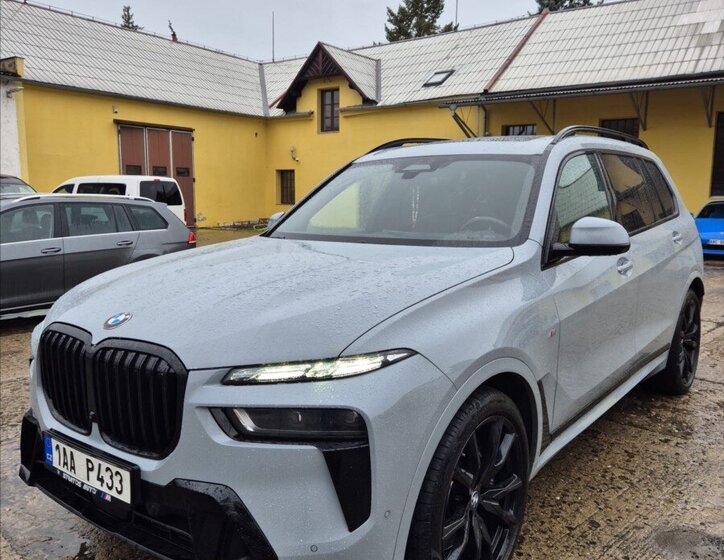 BMW X7 SUV / Terénní 3,0 l 250 kw