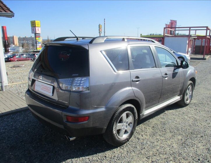 Mitsubishi Outlander SUV / Terénní 2,2 l 115 kw