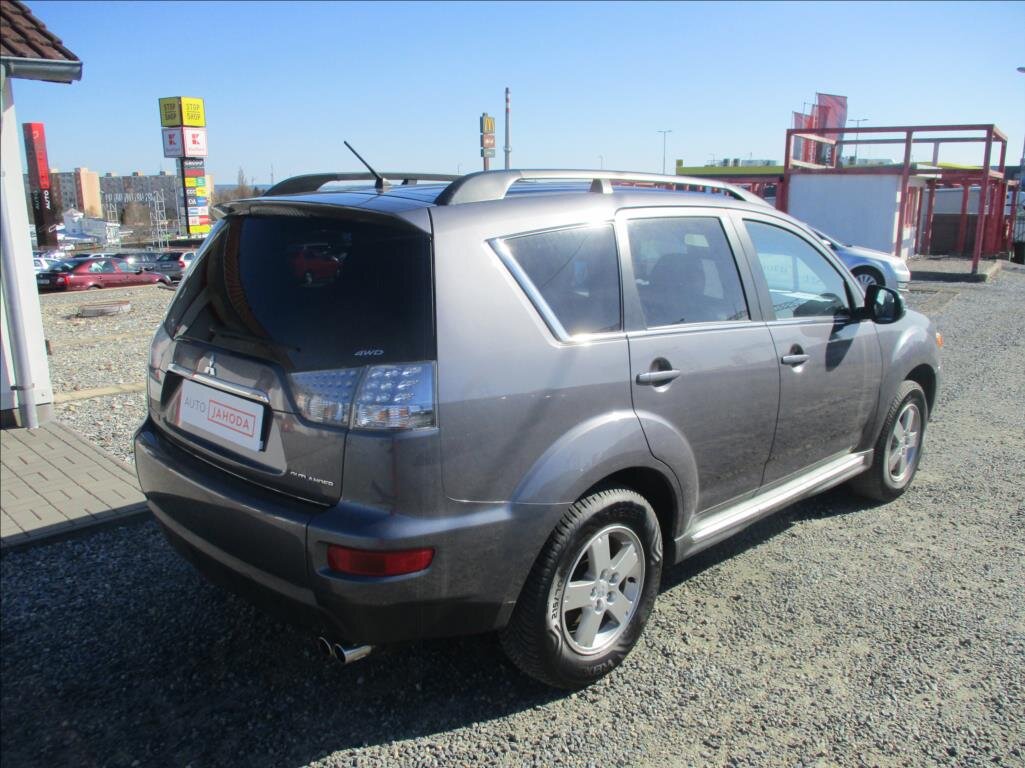 Mitsubishi Outlander SUV / Terénní 2,2 l 115 kw