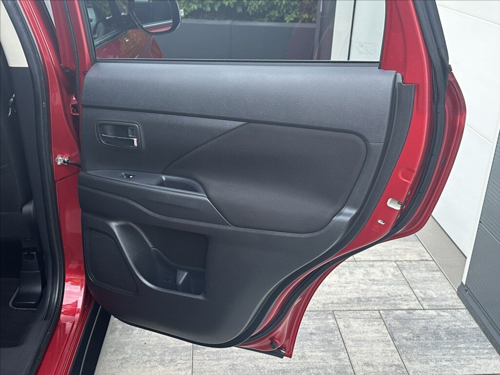 Mitsubishi Outlander SUV / Terénní 2,3 l 110 kw